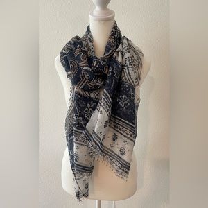 Nordstrom Lightweight Blanket Scarf Wrap Blue and Cream Tapestry Pattern OS VGUC
